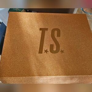 Taylor Swift The Life Of A Showgirl Box Set